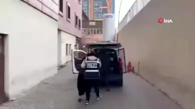 Baza İçinde Saklanan Hırsız Yakalandı!
