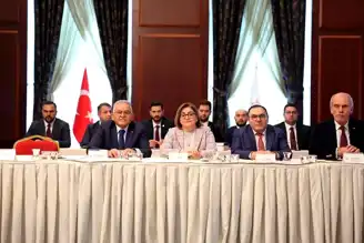 Belediye Başkanı, AK Parti Toplantısında Yer Aldı
