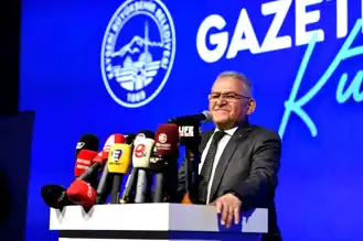 Büyükkılıç'tan Gazeteciler Günü'nde Destek