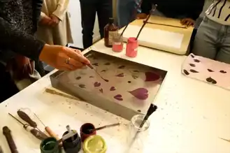 KAYMEK'ten Yabancı Öğrencilere Ebru Atölyesi
