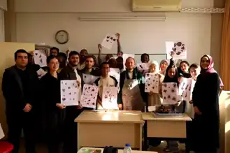 KAYMEK'ten Yabancı Öğrencilere Ebru Atölyesi