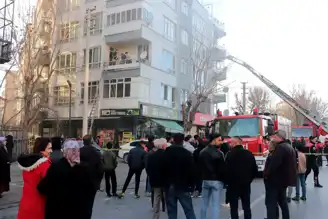 Kayseri'de 4 Katlı Bina Yanıyor: 11 Yaralı