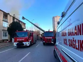 Kayseri Melikgazi'de Apartman Çatısında Yangın!