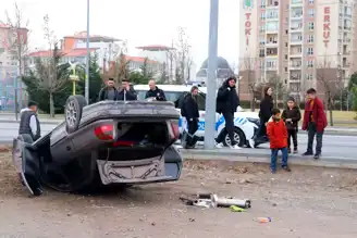 Kayseri'de Otomobil Kazası: 3 Yaralı