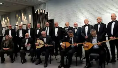 Kayseri Liselilerinden Yaşlılara Kara Kalem Hediyesi