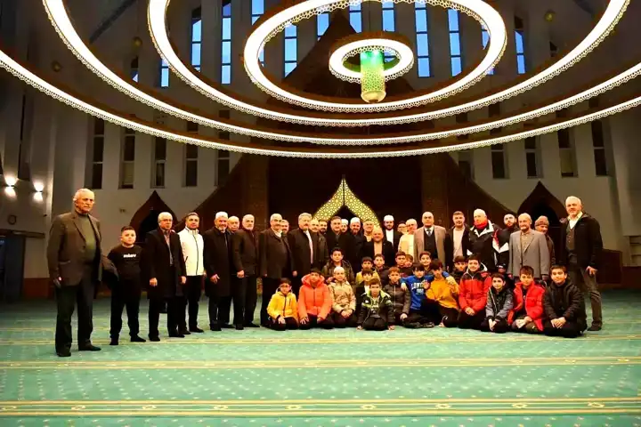 Büyükkılıç, Sabah Namazında Çocuklarla Buluştu