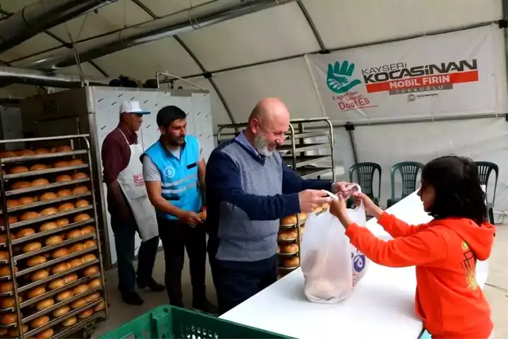 Çolakbayrakdar: Depremzedeler Yanımızda!