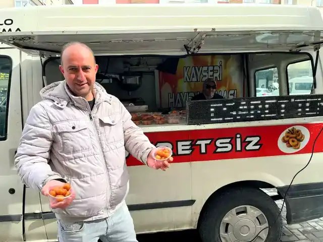 Boşanmanın Sevincini Lokma ile Kutladı