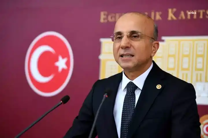 CHP: Türkiye'de Ekonomik Kriz Derinleşiyor