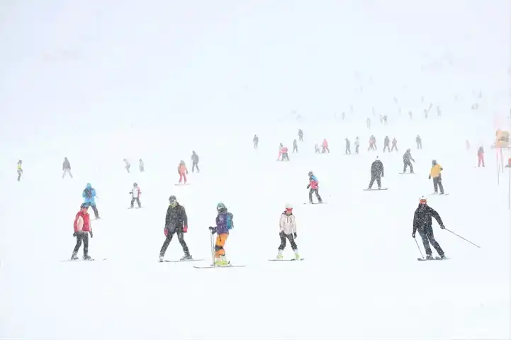Erciyes'te Kayak Keyfi: Yerli ve Yabancı Turistler Akın Etti!
