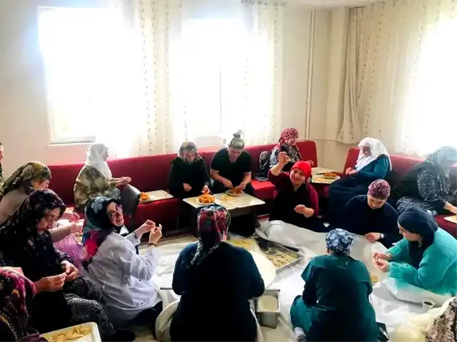 Huzurevi Sakinleri Geleneksel Lezzetlerle Yaşama Tutunuyor