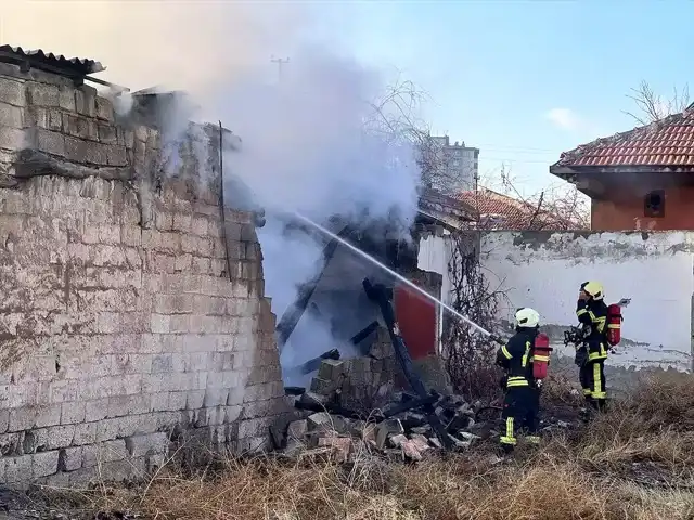 Kayseri Melikgazi'de Ev Yanıp Kullanılamaz Hale Geldi