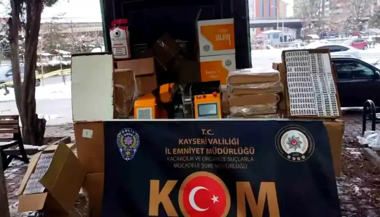 Kayseri'de Büyük Kaçak Tütün Operasyonu: 2 Gözaltı
