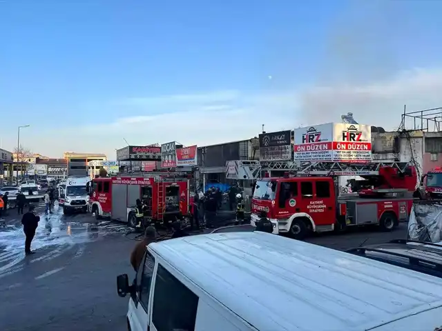Kayseri'de Oto Tamirhanesi Yandı!