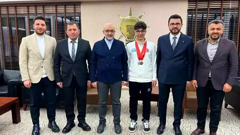 Deliktaş'tan Türkiye'ye Altın Madalya!