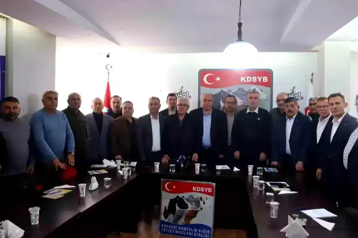 2025 Süt Fiyatı: Üreticiler 17,15 TL'yi Değerlendirdi