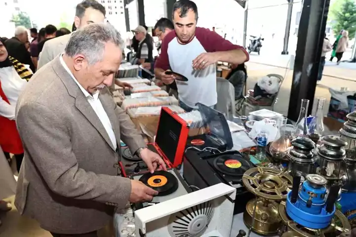 Nostalji Severler İçin Antika Pazarı
